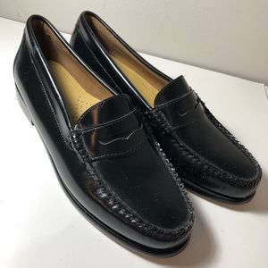 Bass Weejuns loafers  size 7 1/2 black